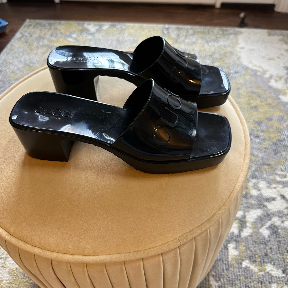 Gucci rubber logo platform slide sandal - Picture 2 of 3